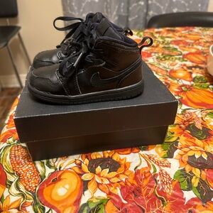 Toddler Air Jordan 1s (8c)